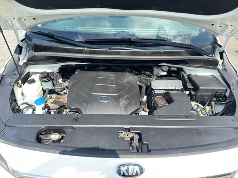 Used 2019 Kia Sedona L FWD image 77