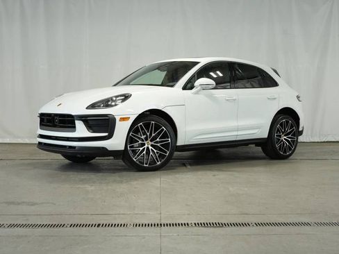 Certified 2025 Porsche Macan AWD/4WD image 1