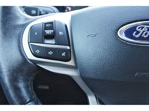 Certified 2022 Ford Explorer XLT w/ Equipment Group 202A image 19