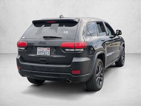 Used 2018 Jeep Grand Cherokee Altitude image 5