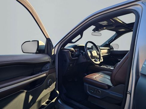 Used 2023 Ford Expedition Max Limited image 9