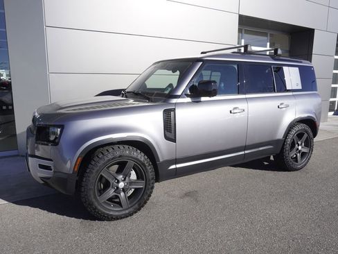 Used 2020 Land Rover Defender 110 SE image 3