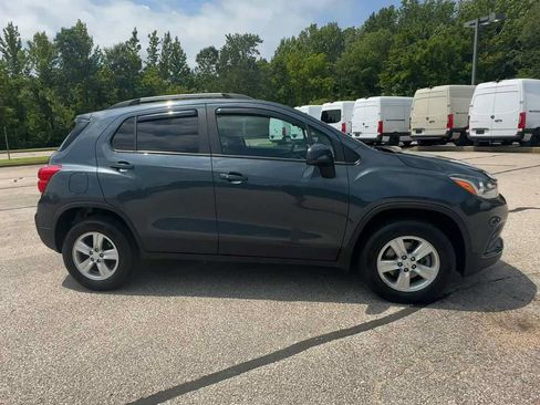 Used 2021 Chevrolet Trax LT w/ Premium Seat Package AWD/4WD image 9