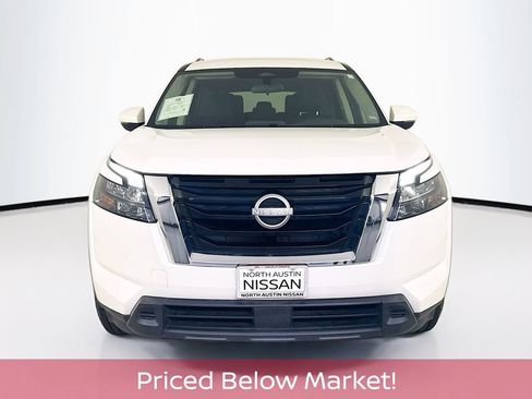Used 2024 Nissan Pathfinder SV FWD image 3