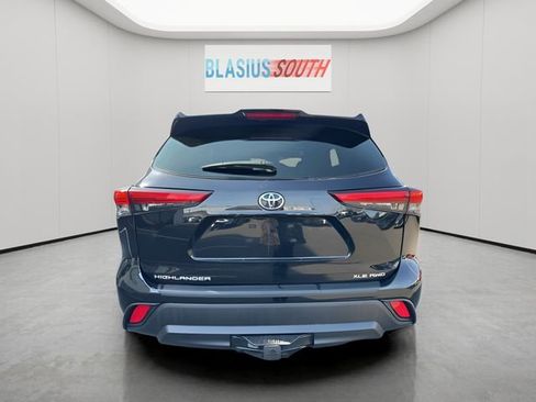 Used 2023 Toyota Highlander XLE AWD/4WD image 4