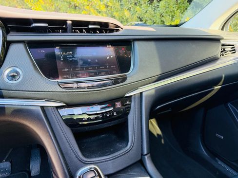 Used 2017 Cadillac XT5 Luxury image 41