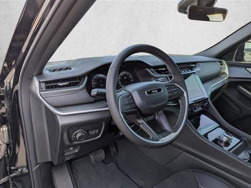 New 2025 Jeep Grand Cherokee Altitude image 12