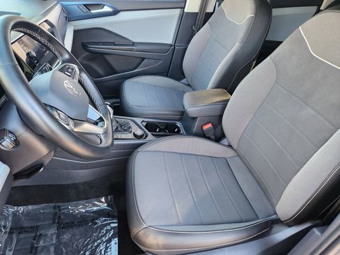 Certified 2024 Volkswagen Taos SE image 7