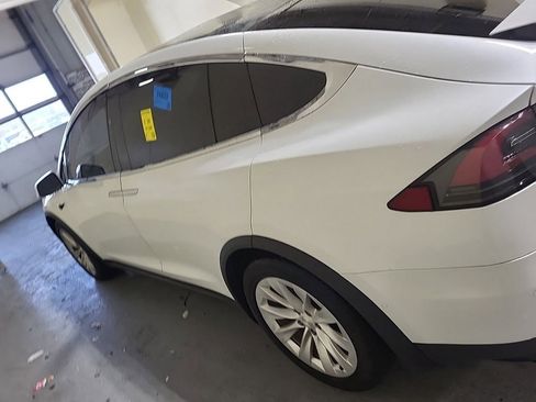 Used 2020 Tesla Model X Long Range image 4
