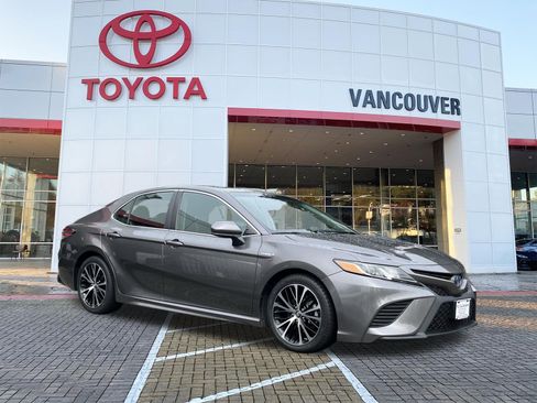 Certified 2019 Toyota Camry SE FWD image 1
