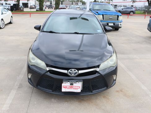 Used 2015 Toyota Camry SE image 4