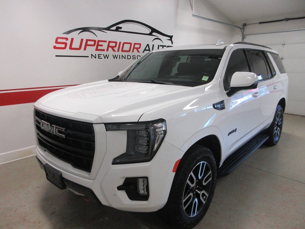 Used 2024 GMC Yukon AT4 w/ Technology Package AWD/4WD image 9