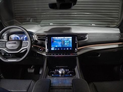 Used 2024 Jeep Wagoneer Series III w/ Premium Group I image 24