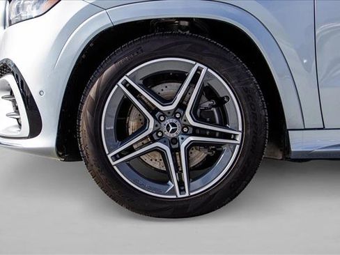 Certified 2025 Mercedes-Benz GLS 450 4MATIC image 9