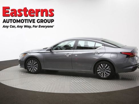 Used 2025 Nissan Altima 2.5 SV FWD image 61