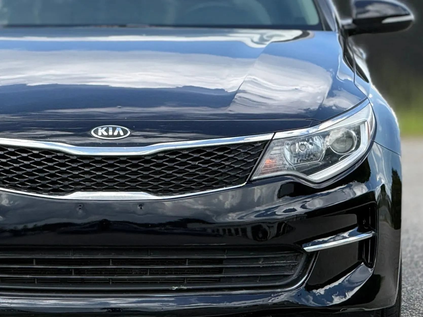 Used 2018 Kia Optima LX w/ 17" Alloy Wheels Package FWD image 12