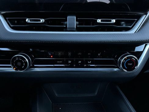 Used 2025 Chevrolet Equinox LT image 24