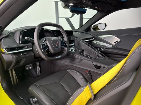Used 2023 Chevrolet Corvette Z06 RWD image 2