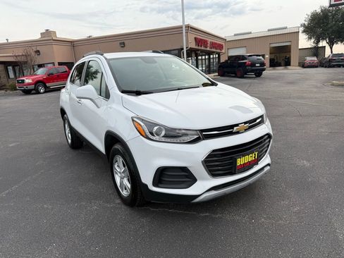 Used 2017 Chevrolet Trax LT w/ Driver Confidence Package image 3