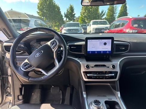Used 2023 Ford Explorer XLT w/ Equipment Group 202A RWD image 11