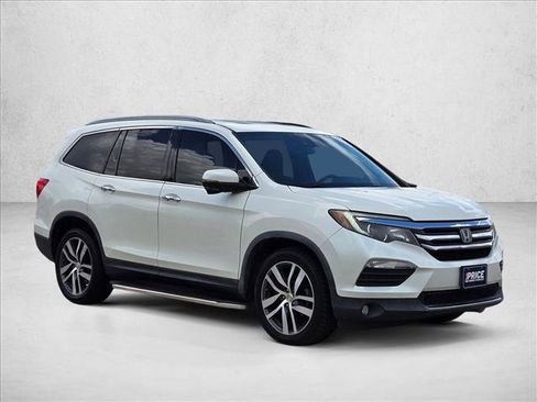 Used 2017 Honda Pilot Touring image 3