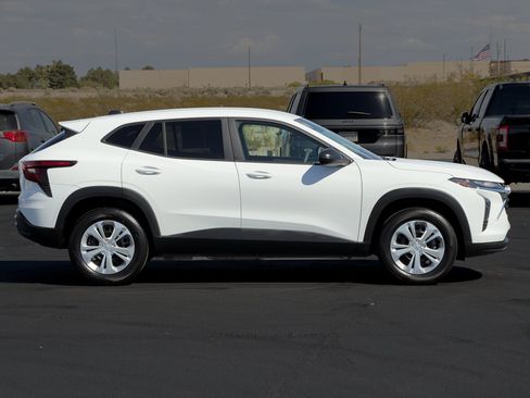 Used 2026 Chevrolet Trax LS FWD image 6