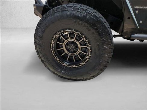 Used 2018 Jeep Wrangler Unlimited Rubicon w/ Connectivity Group AWD/4WD image 21