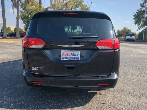 Used 2024 Chrysler Voyager LX image 5