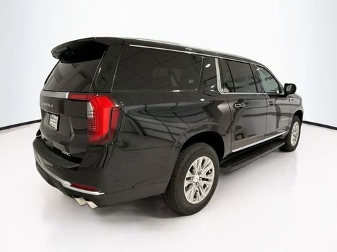 Used 2025 GMC Yukon XL Denali image 7