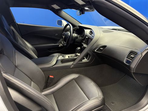 Used 2019 Chevrolet Corvette Stingray Coupe w/ 1LT image 27