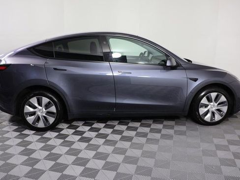 Used 2023 Tesla Model Y Long Range image 9