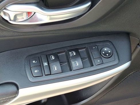 Used 2018 Jeep Cherokee Latitude Plus AWD/4WD image 21