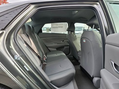 New 2026 Hyundai Elantra SE image 12