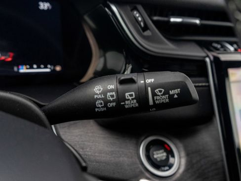 Used 2023 Jeep Grand Cherokee L Limited w/ Luxury Tech Group II image 28