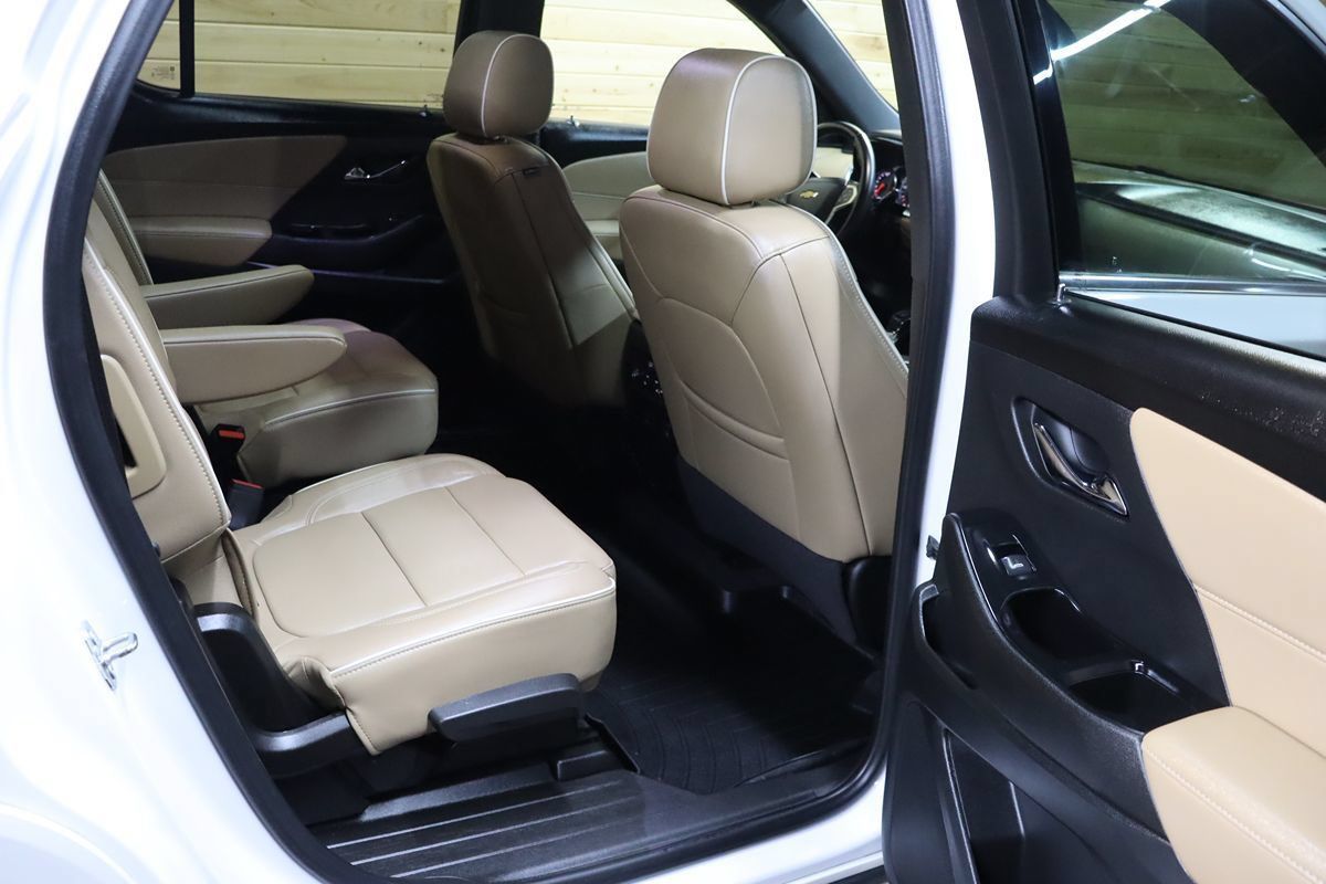 Used 2023 Chevrolet Traverse Premier FWD image 63