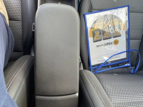 Used 2024 Chevrolet Trax LT FWD image 11