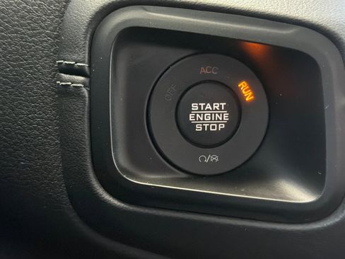 Used 2025 Jeep Wrangler Unlimited Rubicon image 21