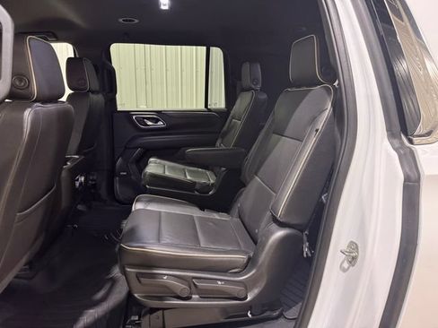 Used 2023 GMC Yukon XL SLT AWD/4WD image 21