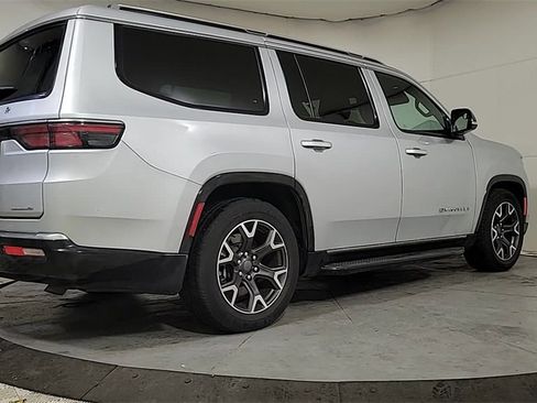 Used 2024 Jeep Wagoneer Series III image 12