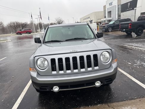 Used 2017 Jeep Patriot High Altitude image 3