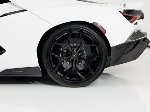 Used 2024 Lamborghini Revuelto AWD/4WD image 13