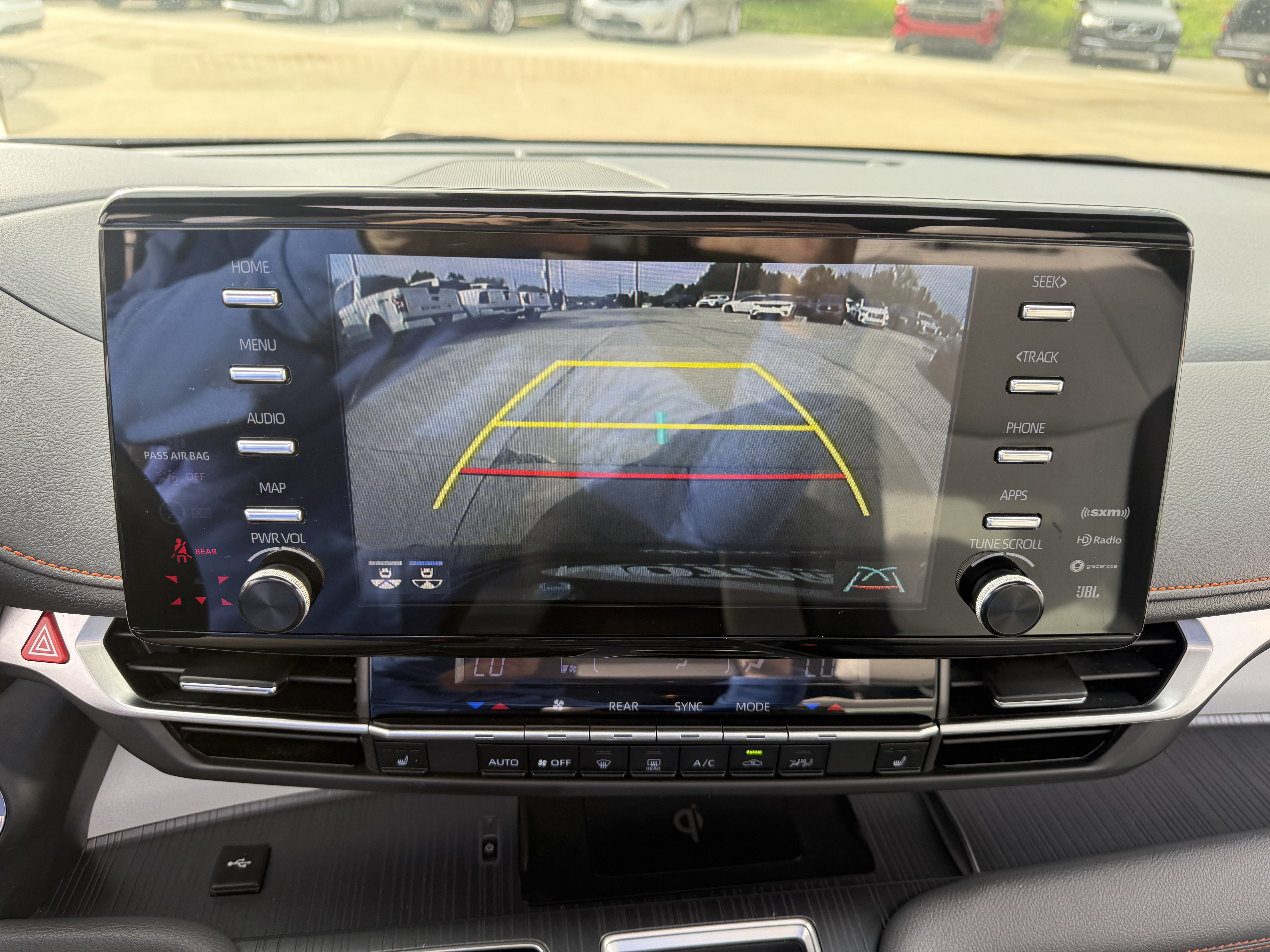 Used 2022 Toyota Sienna XSE AWD/4WD image 19