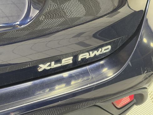 Used 2022 Toyota Highlander XLE AWD/4WD image 18