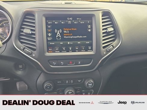 Used 2023 Jeep Cherokee Altitude Lux image 19