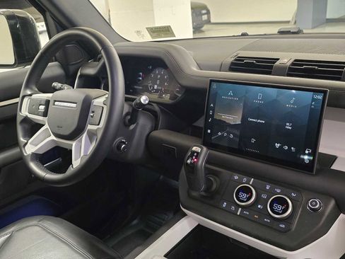 Used 2025 Land Rover Defender 90 X-Dynamic SE image 11
