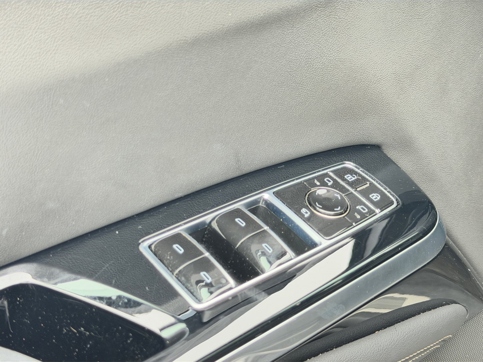 Used 2025 Cadillac Escalade ESV Premium Luxury AWD/4WD image 13
