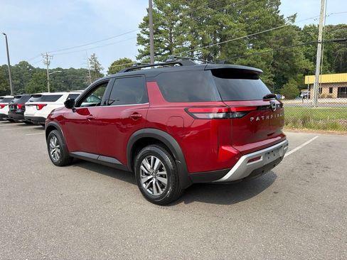 Used 2022 Nissan Pathfinder SL AWD/4WD image 7