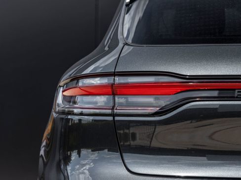 Certified 2026 Porsche Macan AWD/4WD image 14