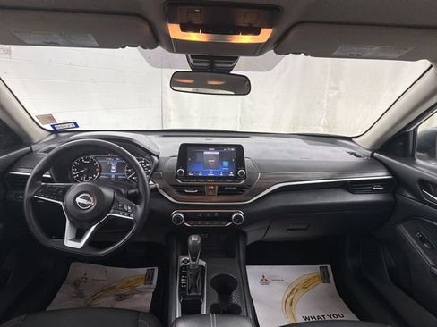 Used 2025 Nissan Altima 2.5 SV FWD image 34