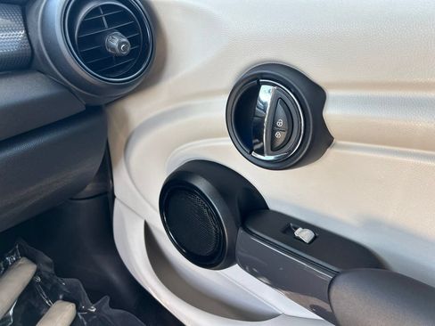 Used 2015 MINI Cooper 4-Door Hardtop FWD image 19